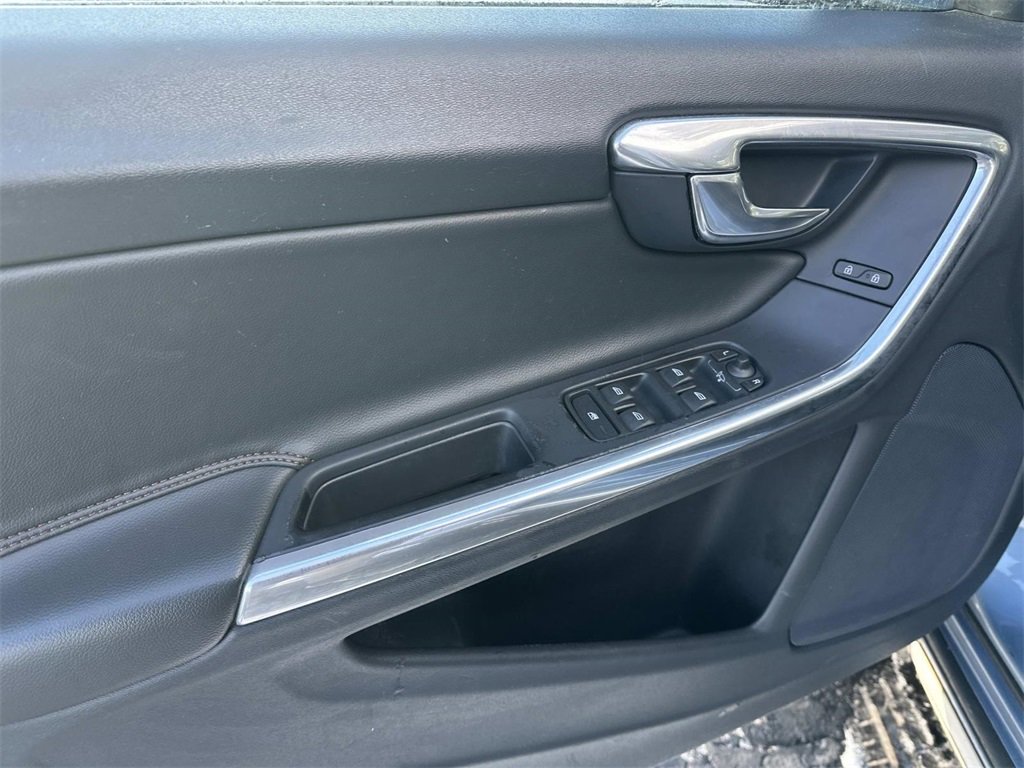 Used 2017 Volvo V60 T5 Cross Country w/ Convenience Package image 16
