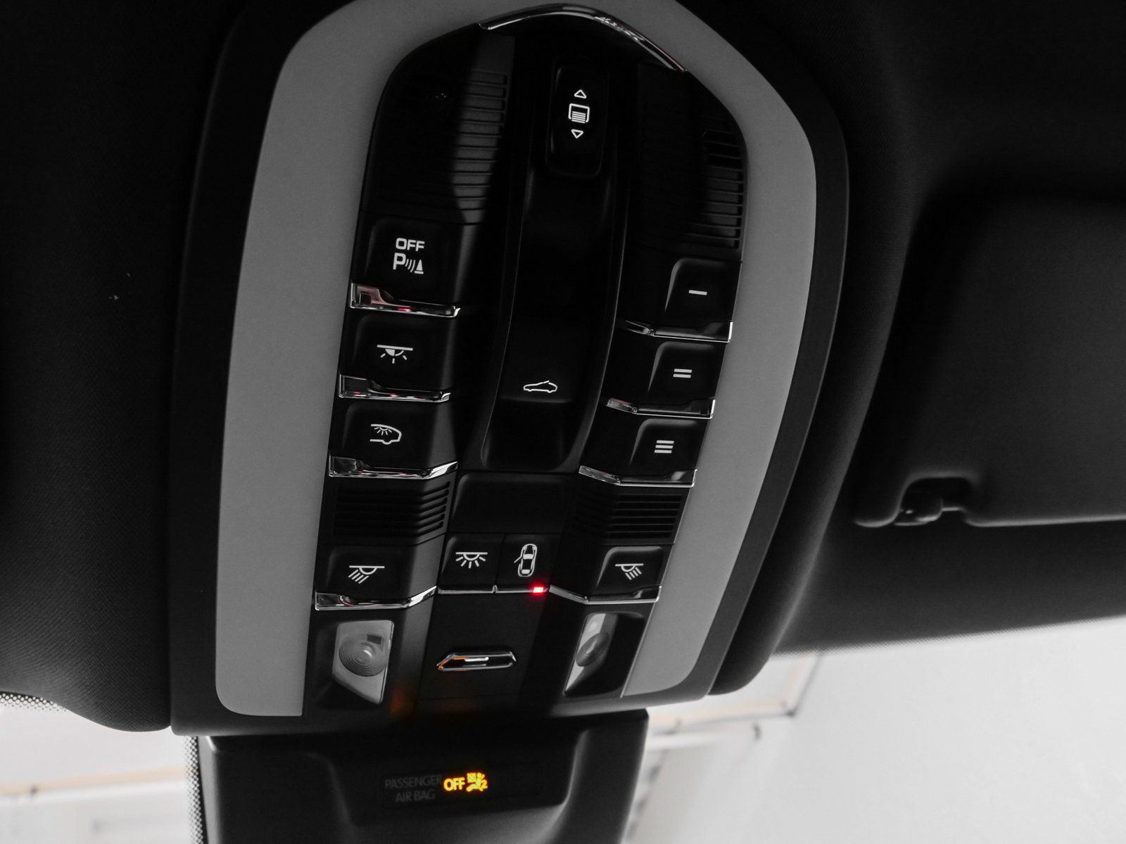 Certified 2025 Porsche Macan image 41