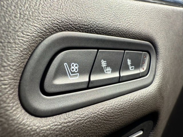 Used 2023 Cadillac Escalade ESV Premium Luxury image 13