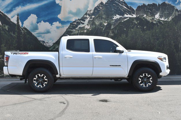 Certified 2022 Toyota Tacoma TRD Off-Road w/ Technology Package AWD/4WD image 2