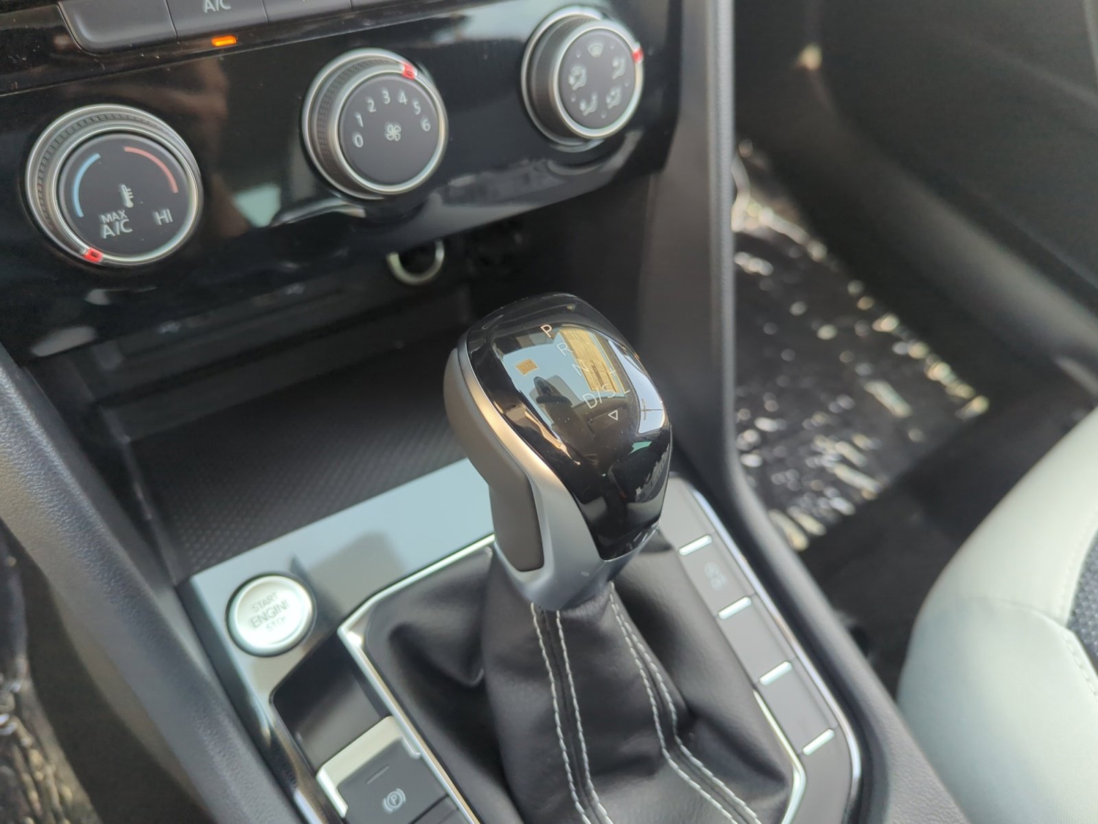 New 2025 Volkswagen Taos S image 15