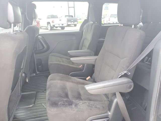 Used 2016 Dodge Grand Caravan SXT image 12