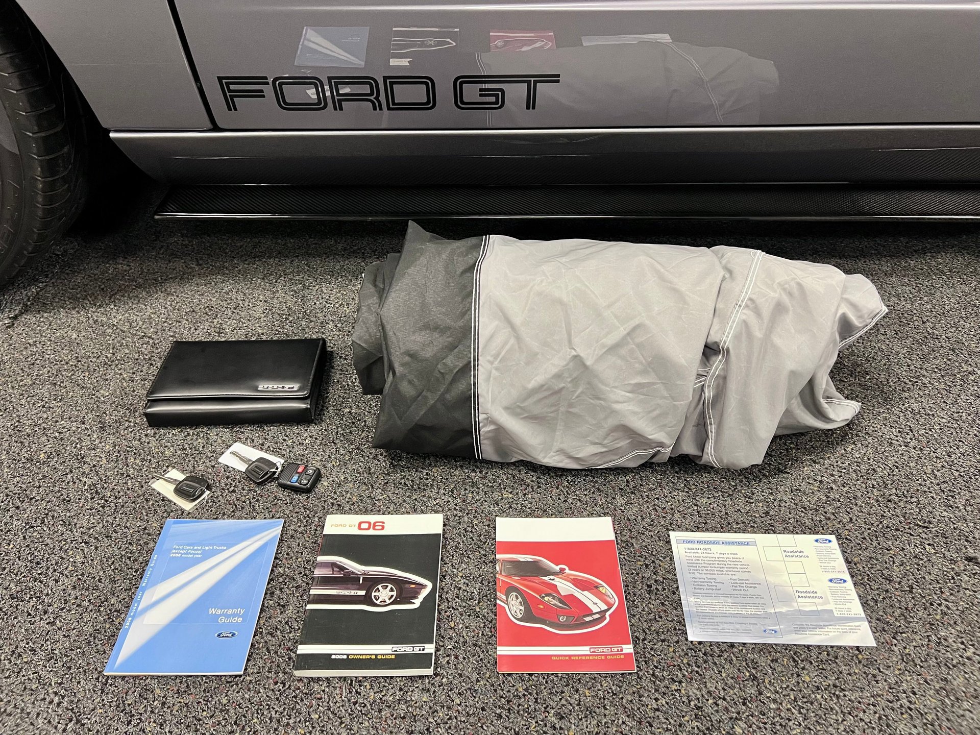 Used 2006 Ford GT RWD image 23