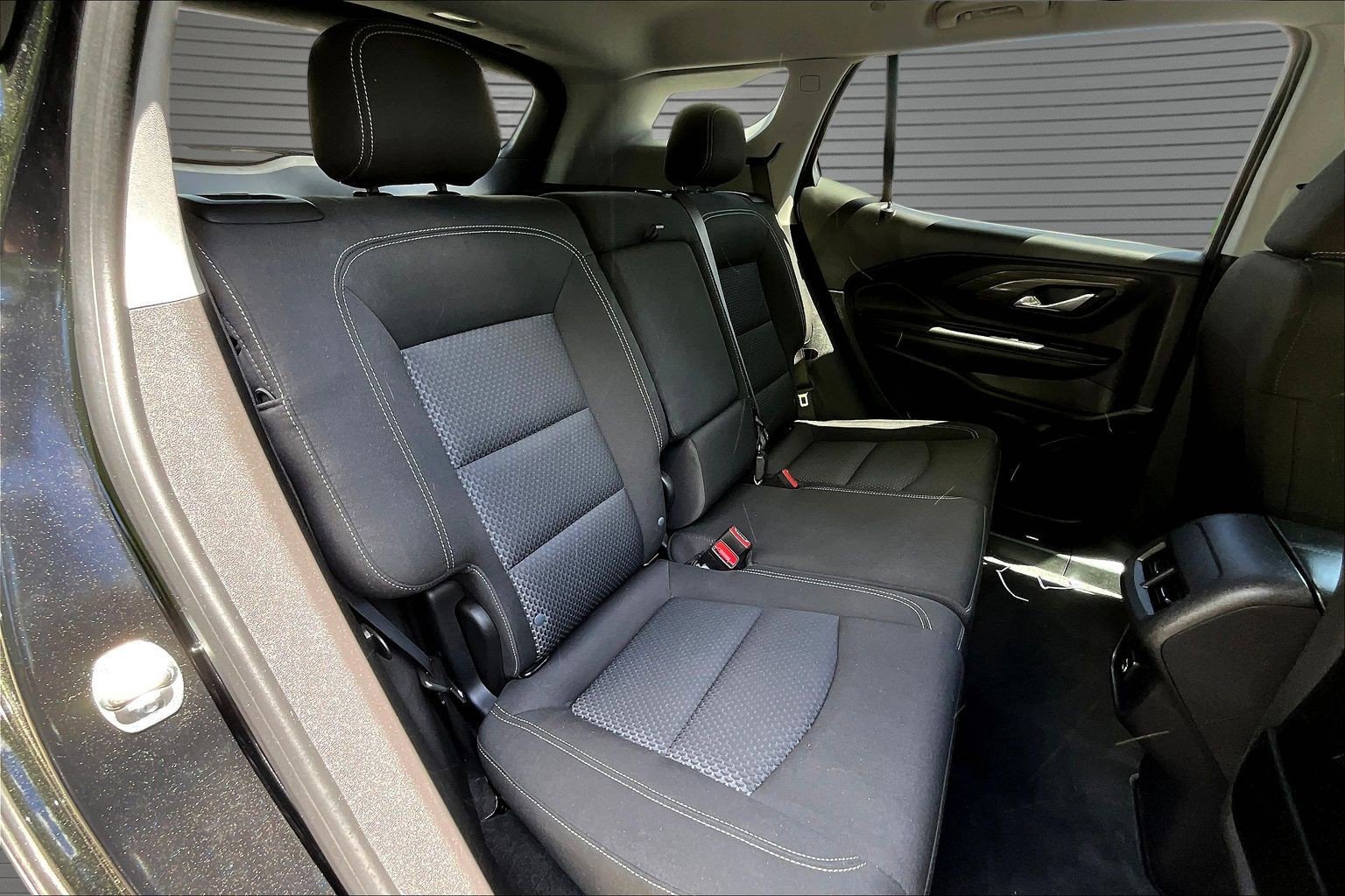 Used 2024 GMC Terrain SLE w/ Driver Convenience Package AWD/4WD image 16
