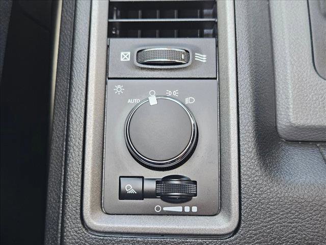 Used 2018 RAM 2500 Tradesman w/ Chrome Appearance Group image 11