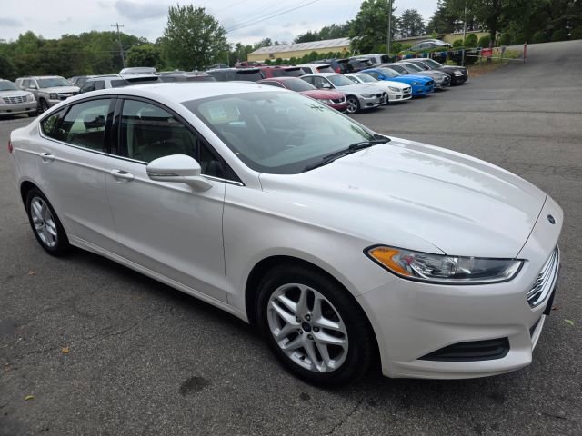 Used 2014 Ford Fusion SE FWD image 3