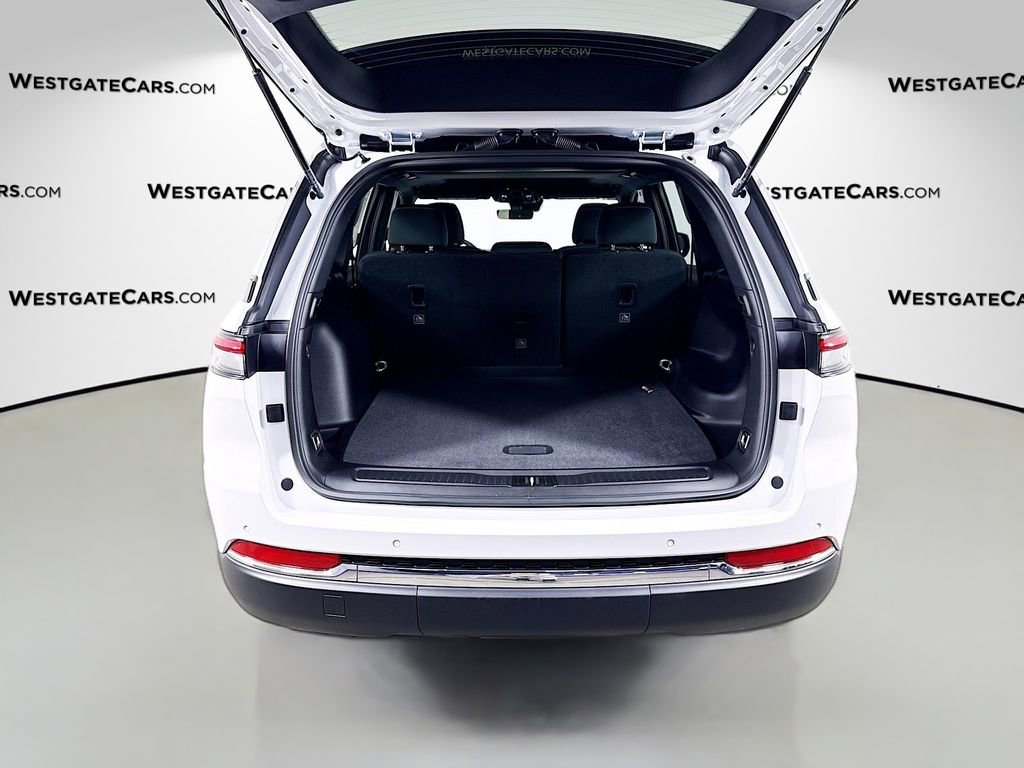 New 2025 Jeep Grand Cherokee Laredo X image 13