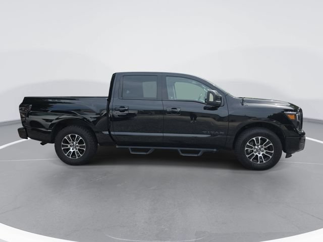 Used 2021 Nissan Titan SV RWD image 3