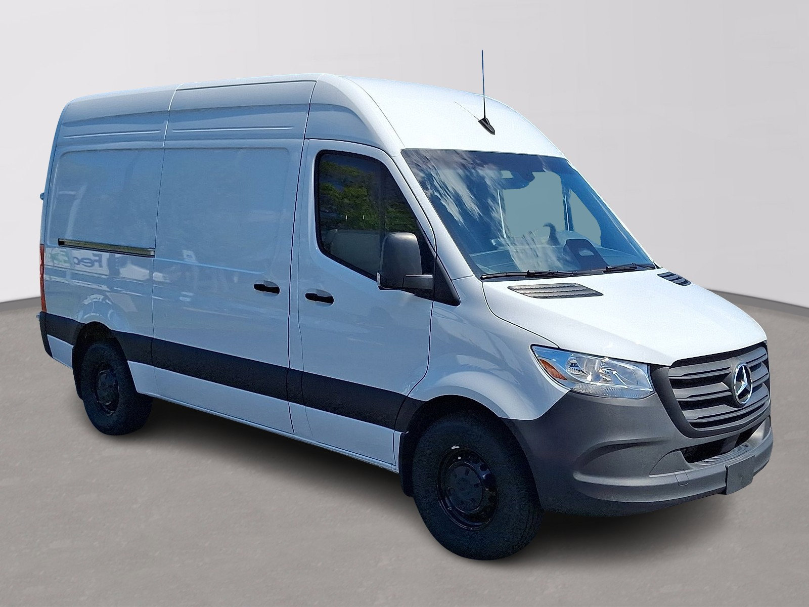 Used 2025 Mercedes-Benz Sprinter 2500 image 3