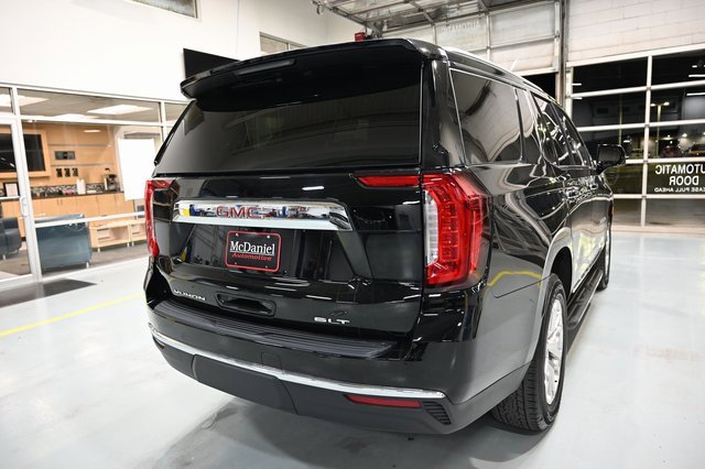 Used 2022 GMC Yukon SLT w/ SLT Premium Package image 5