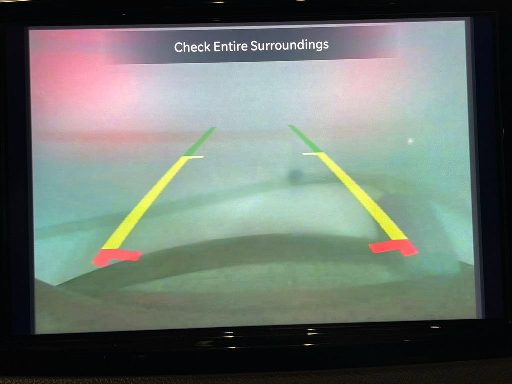 Used 2025 Chrysler Pacifica Select FWD image 4
