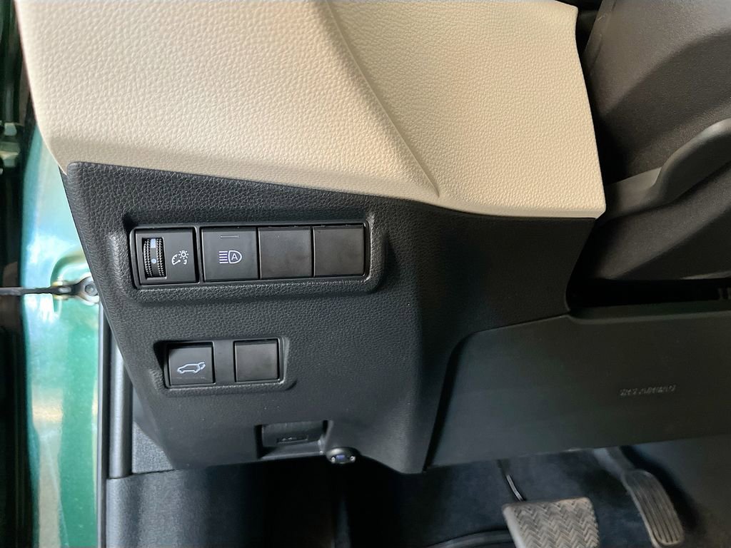 Used 2022 Toyota Corolla Cross XLE w/ Convenience Package FWD image 10