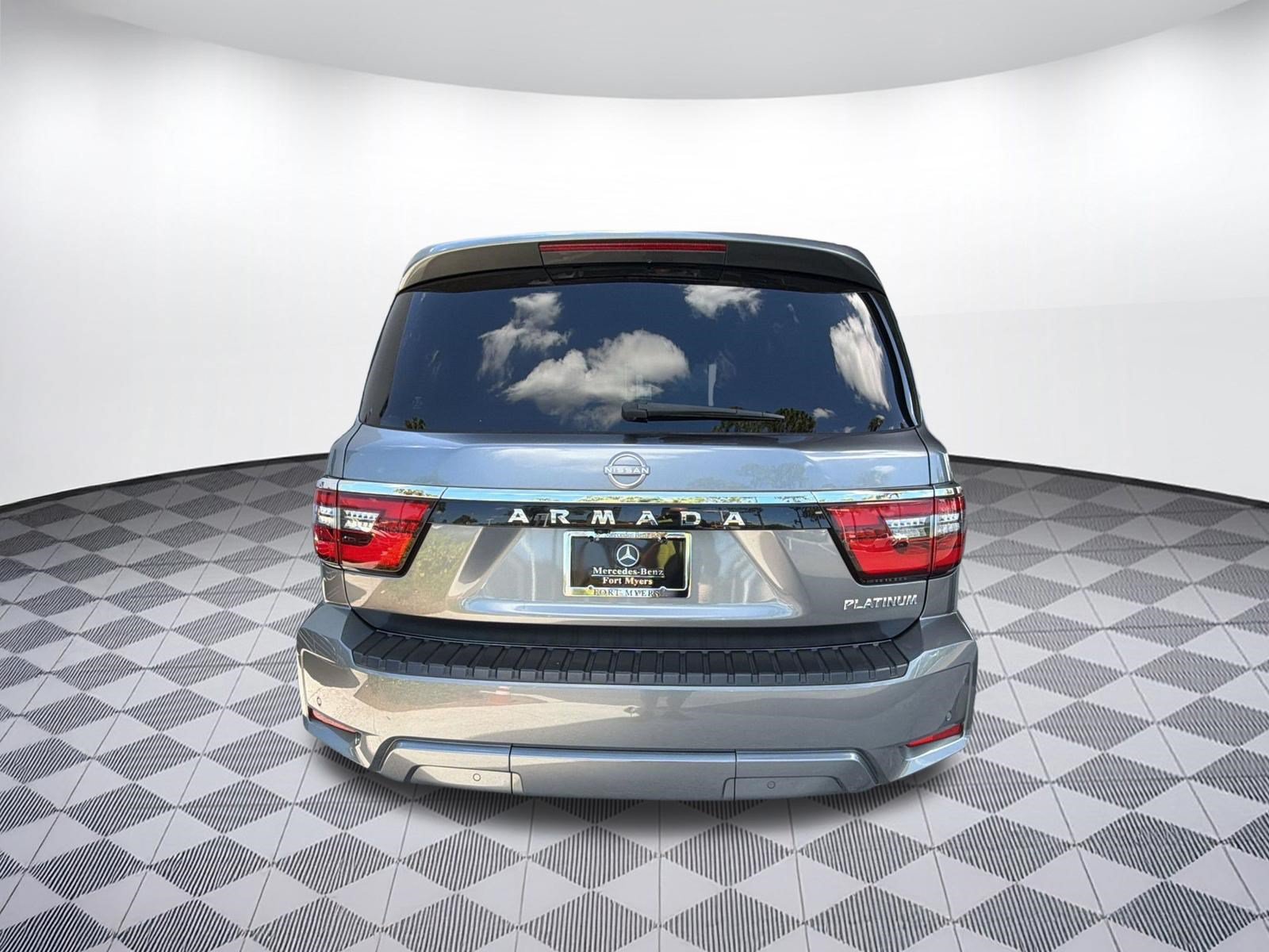 Used 2021 Nissan Armada Platinum w/ Captain's Chairs Package RWD image 10