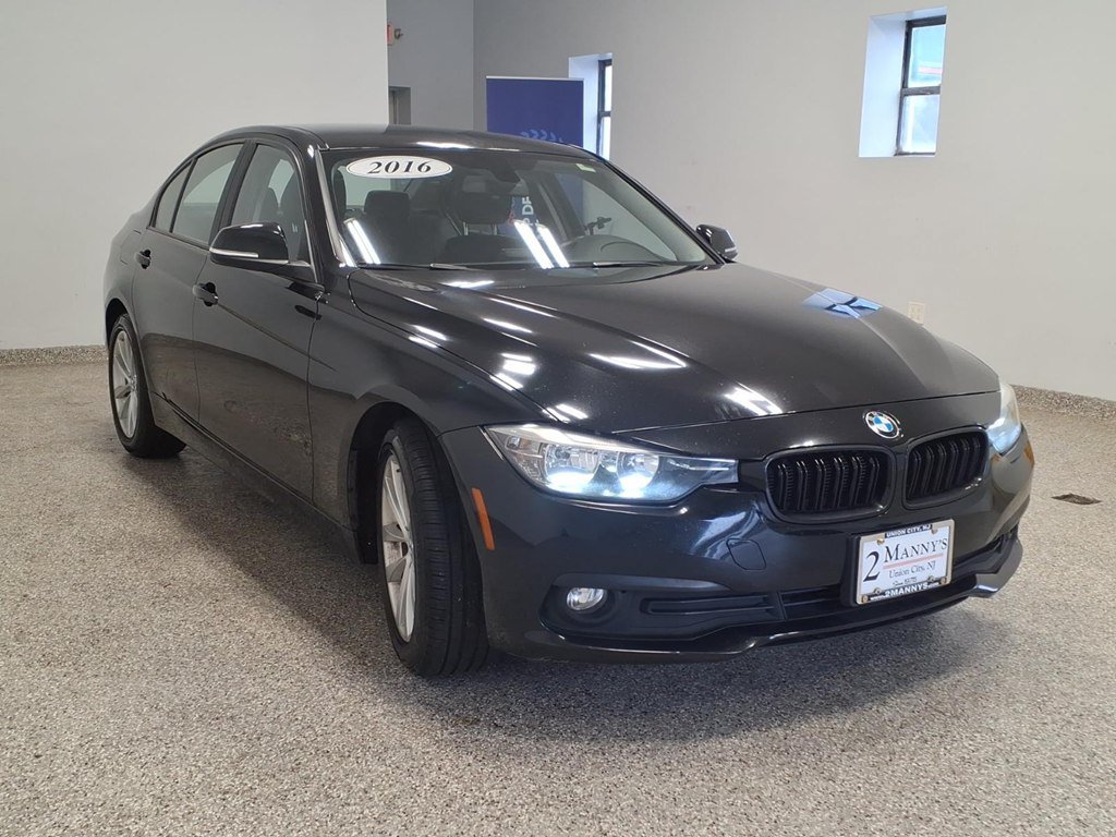 Used 2016 BMW 320i Sedan RWD image 3