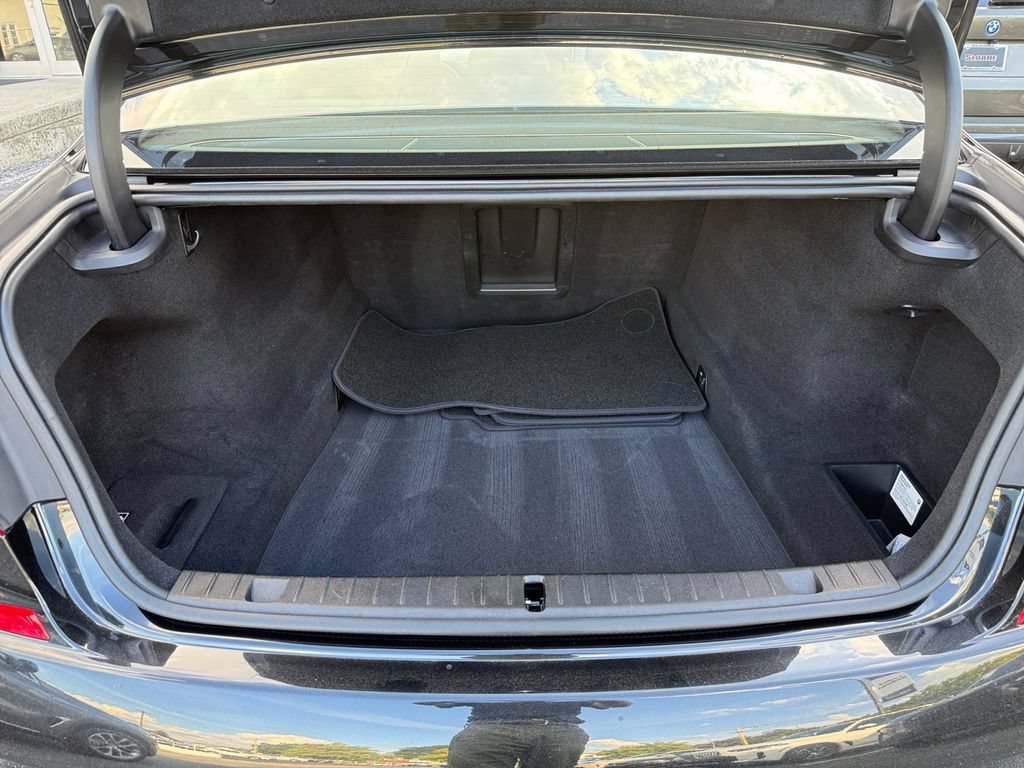 Used 2018 BMW 750i xDrive AWD/4WD image 36