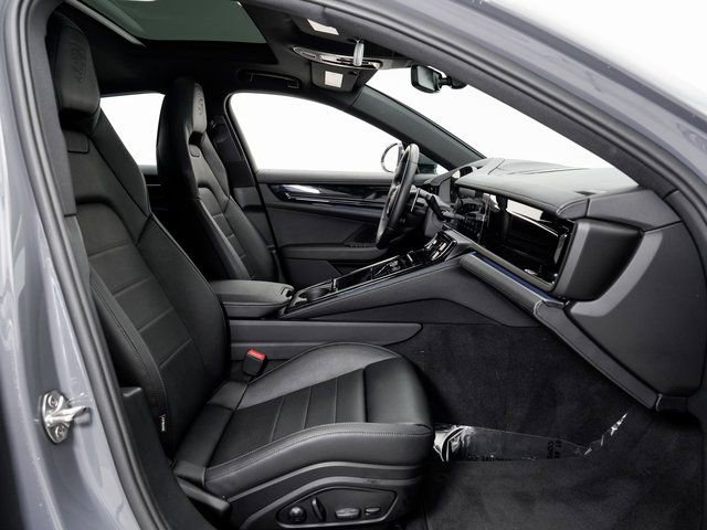 Certified 2025 Porsche Panamera 4 image 26