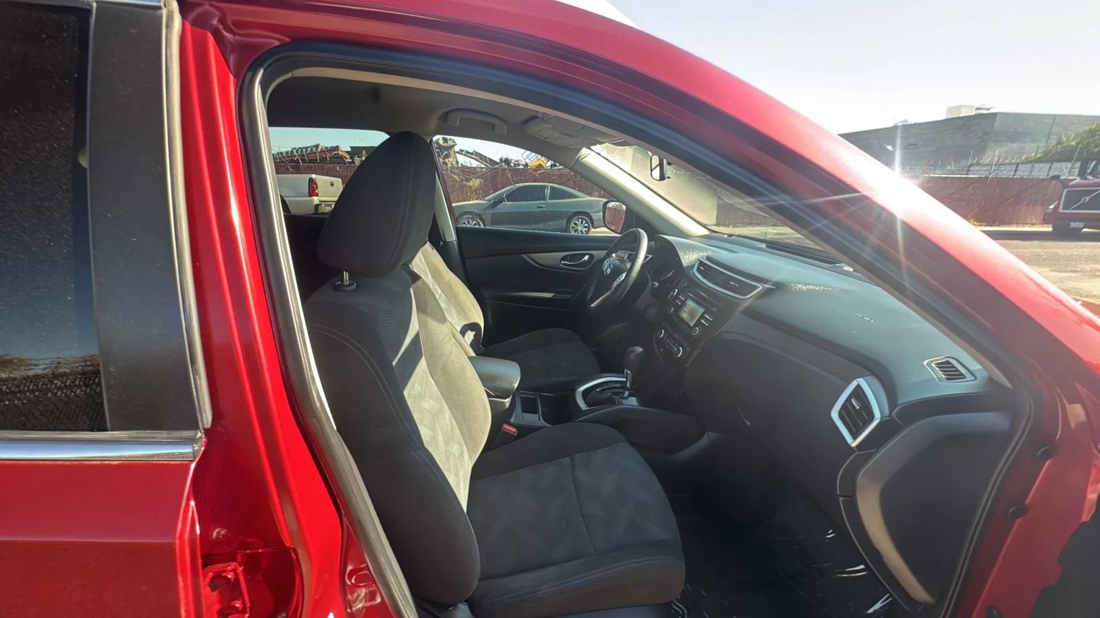 Used 2016 Nissan Rogue SV FWD image 32