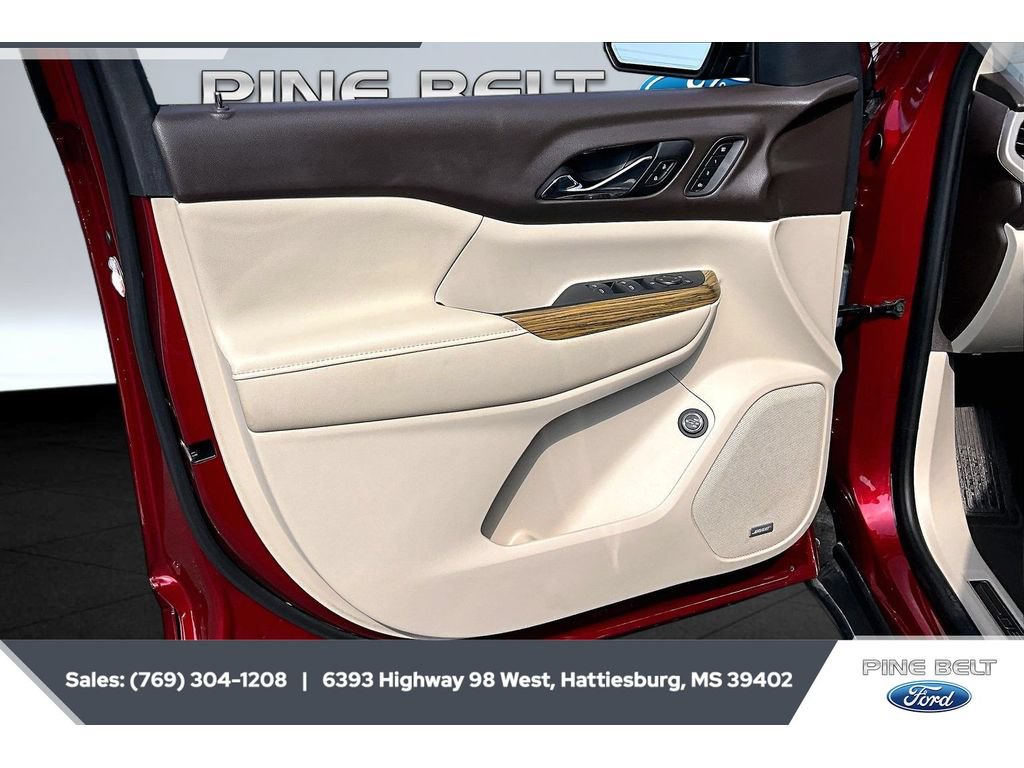 Used 2018 GMC Acadia Denali w/ Technology Package FWD image 17