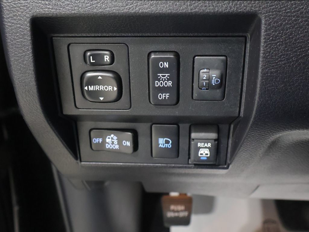 Used 2021 Toyota Tundra SR5 AWD/4WD image 30