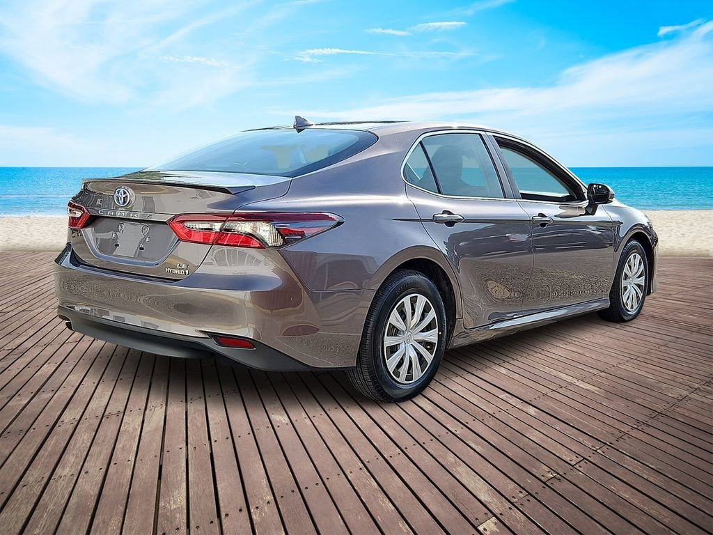 Used 2022 Toyota Camry LE FWD image 4