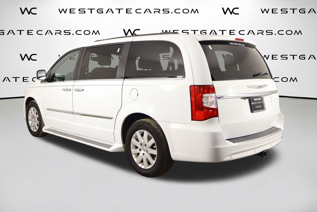 Used 2016 Chrysler Town & Country Touring w/ Driver Convenience Group image 40