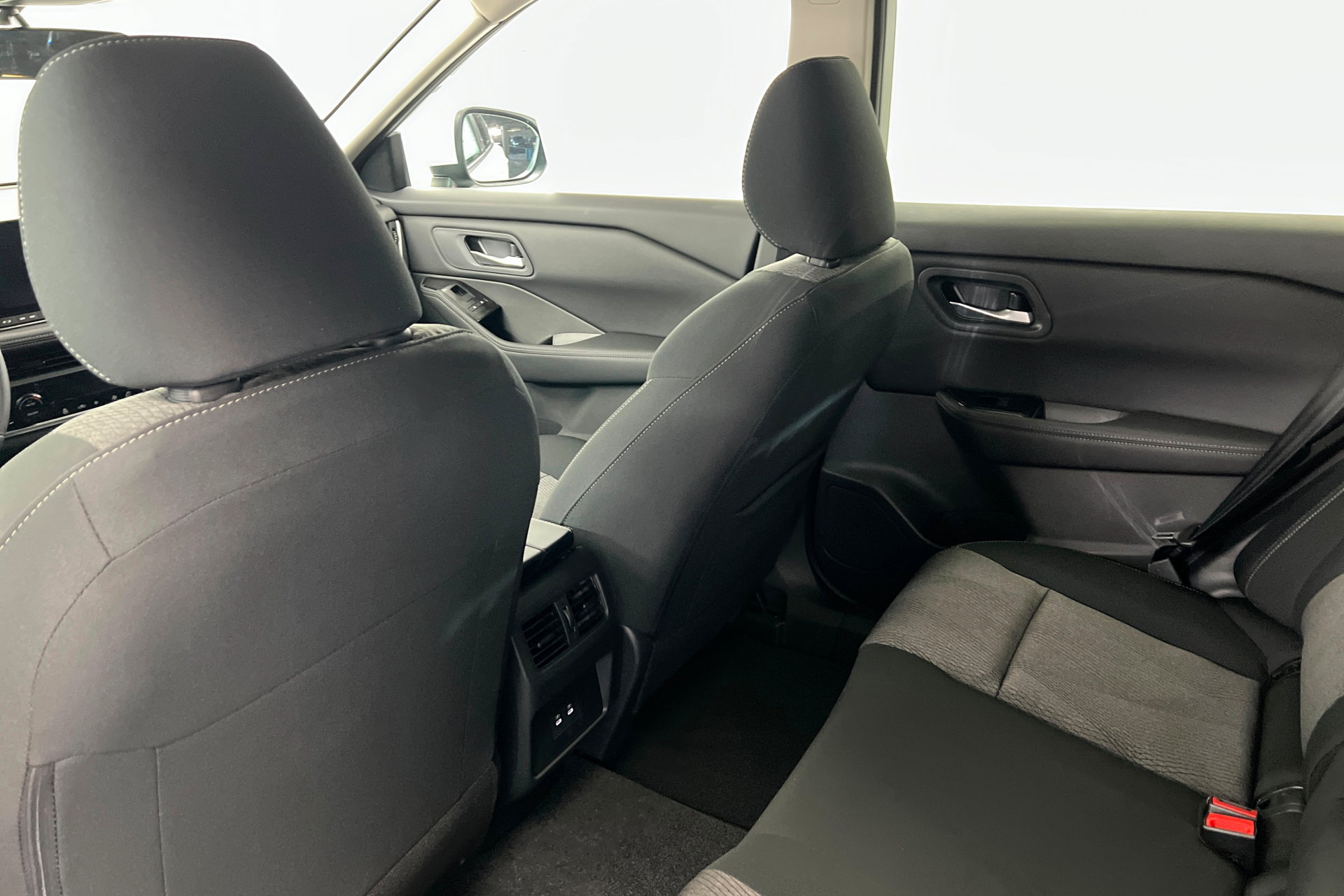 New 2026 Nissan Rogue SV w/ Cold Weather Package AWD/4WD image 19