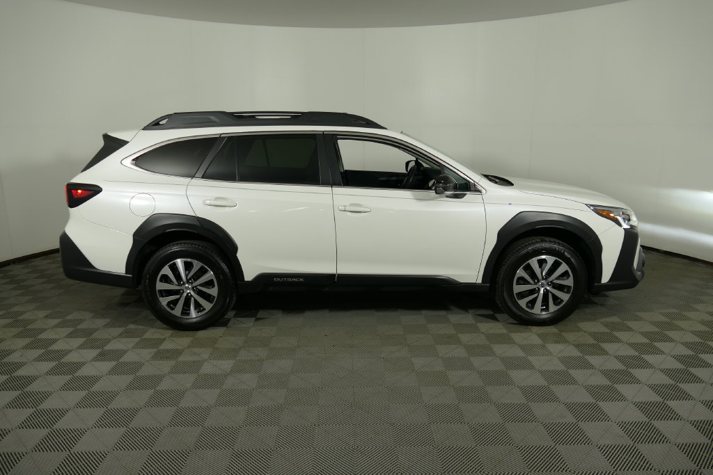 Used 2024 Subaru Outback Premium AWD/4WD image 2