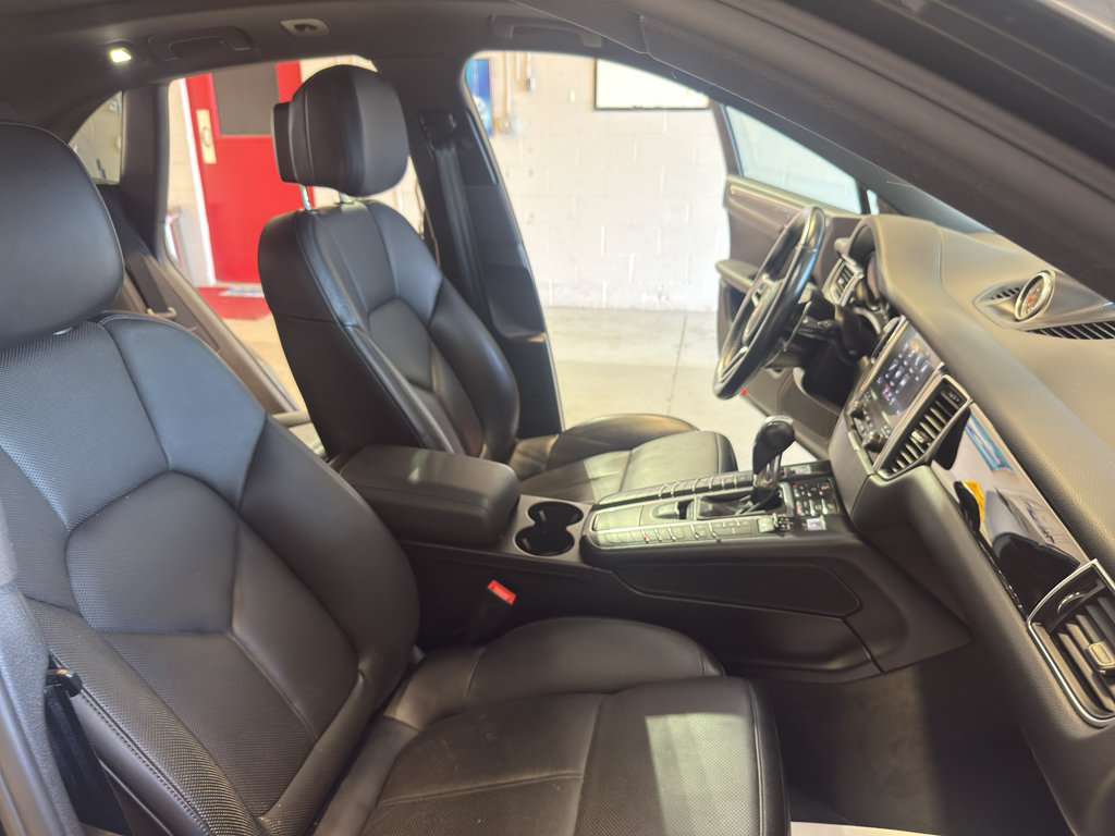 Used 2017 Porsche Macan AWD/4WD image 23