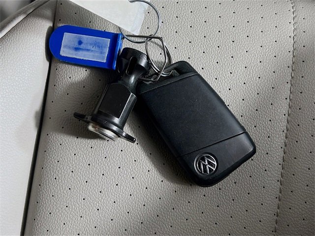 Used 2022 Volkswagen Tiguan SE image 32