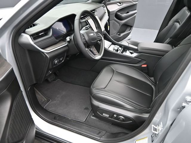 New 2025 Jeep Grand Cherokee L Limited w/ Black Appearance Package image 9