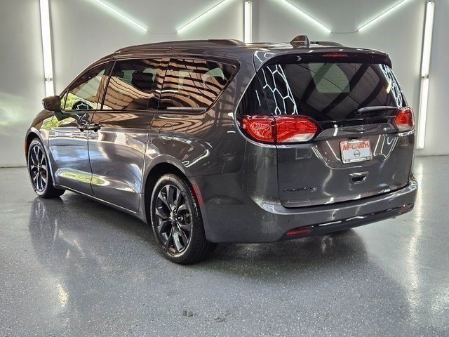 Used 2020 Chrysler Pacifica Touring-L w/ S Appearance Package image 6