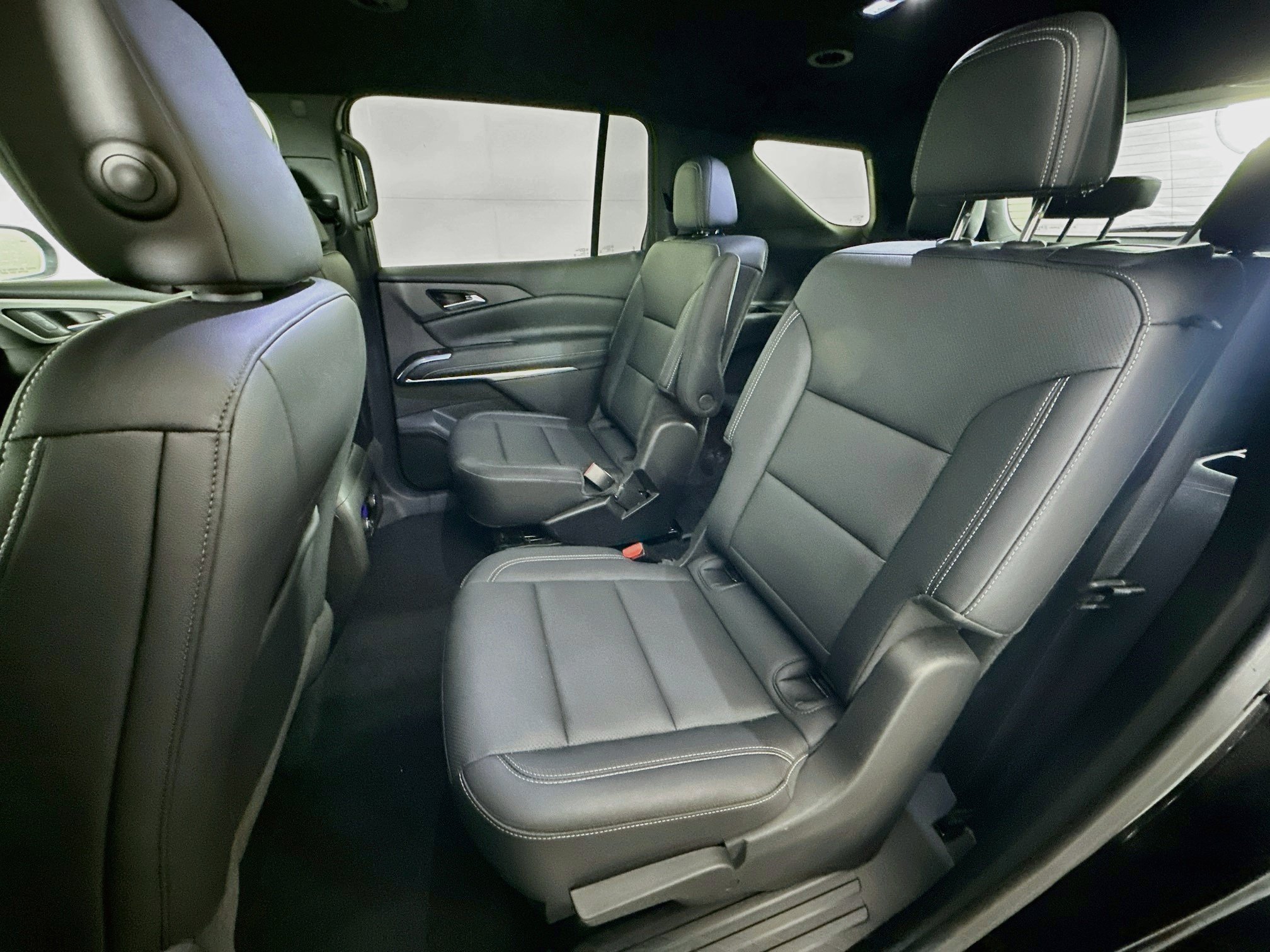Used 2025 Chevrolet Traverse LT FWD image 27