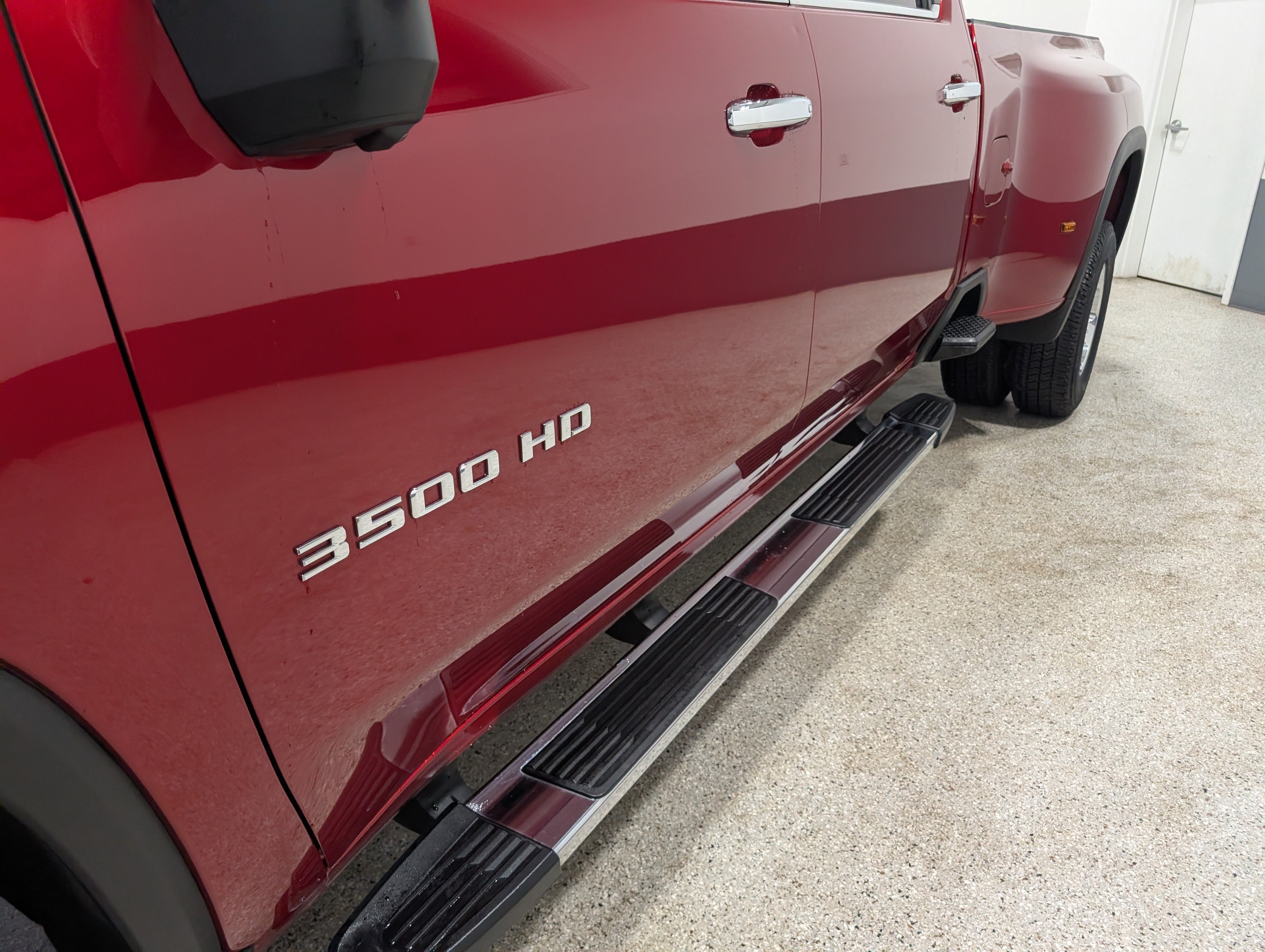Used 2025 Chevrolet Silverado 3500 LTZ w/ LTZ Plus Package AWD/4WD image 9