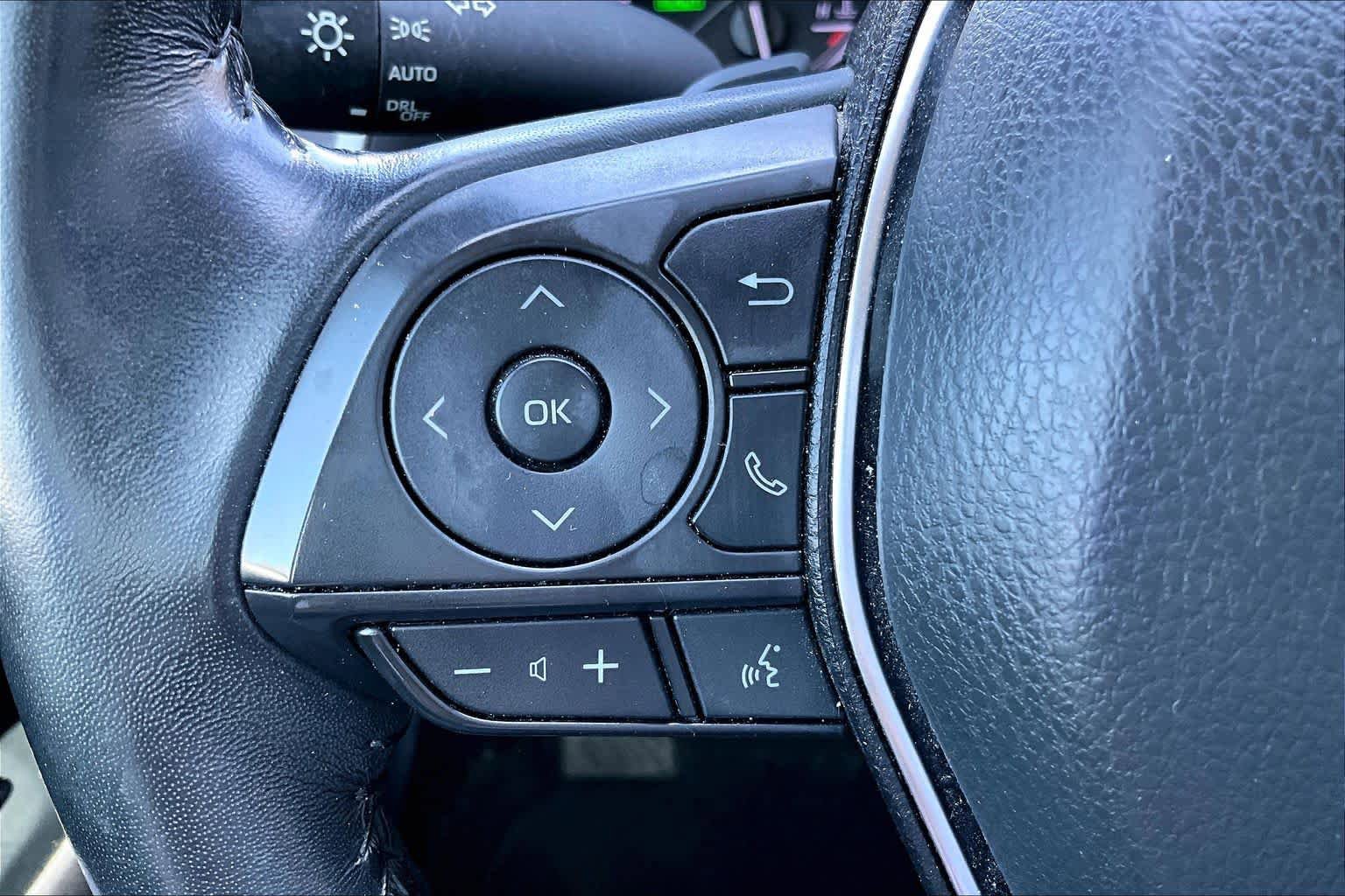 Used 2020 Toyota Camry SE FWD image 20