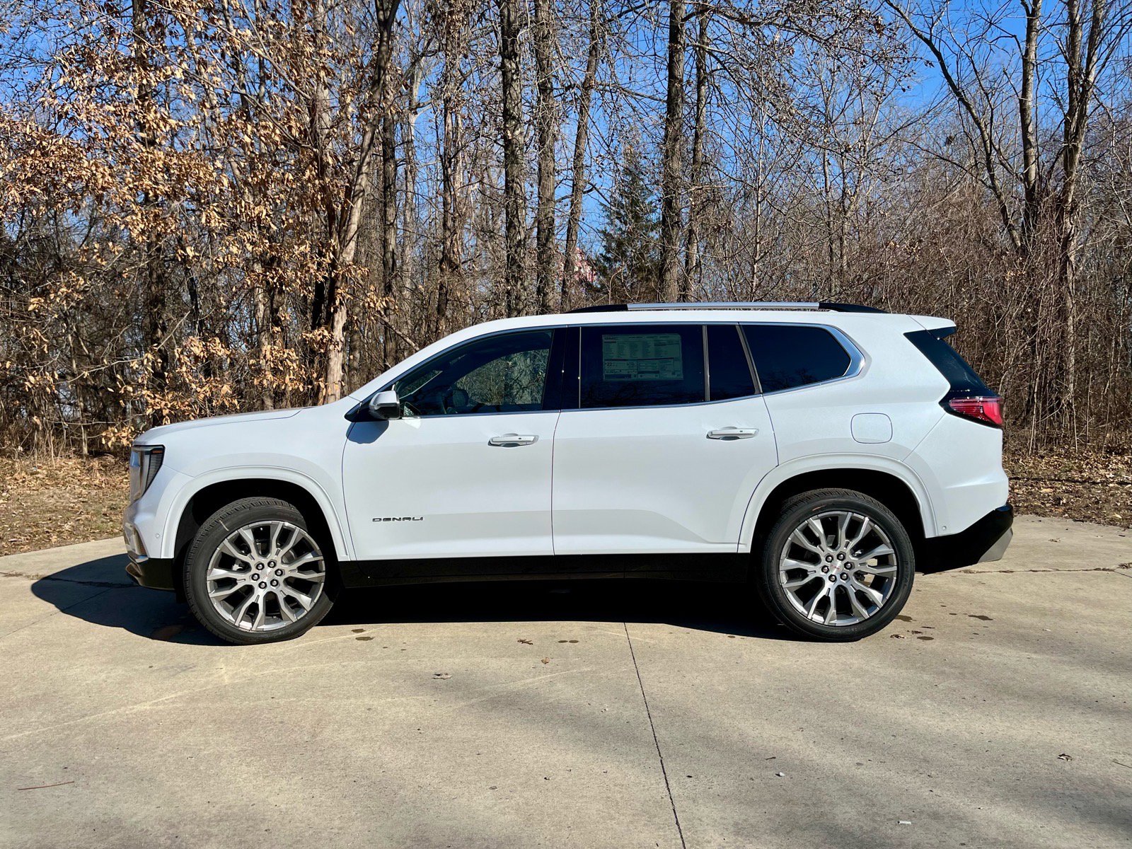 New 2026 GMC Acadia Denali w/ Super Cruise Package image 3