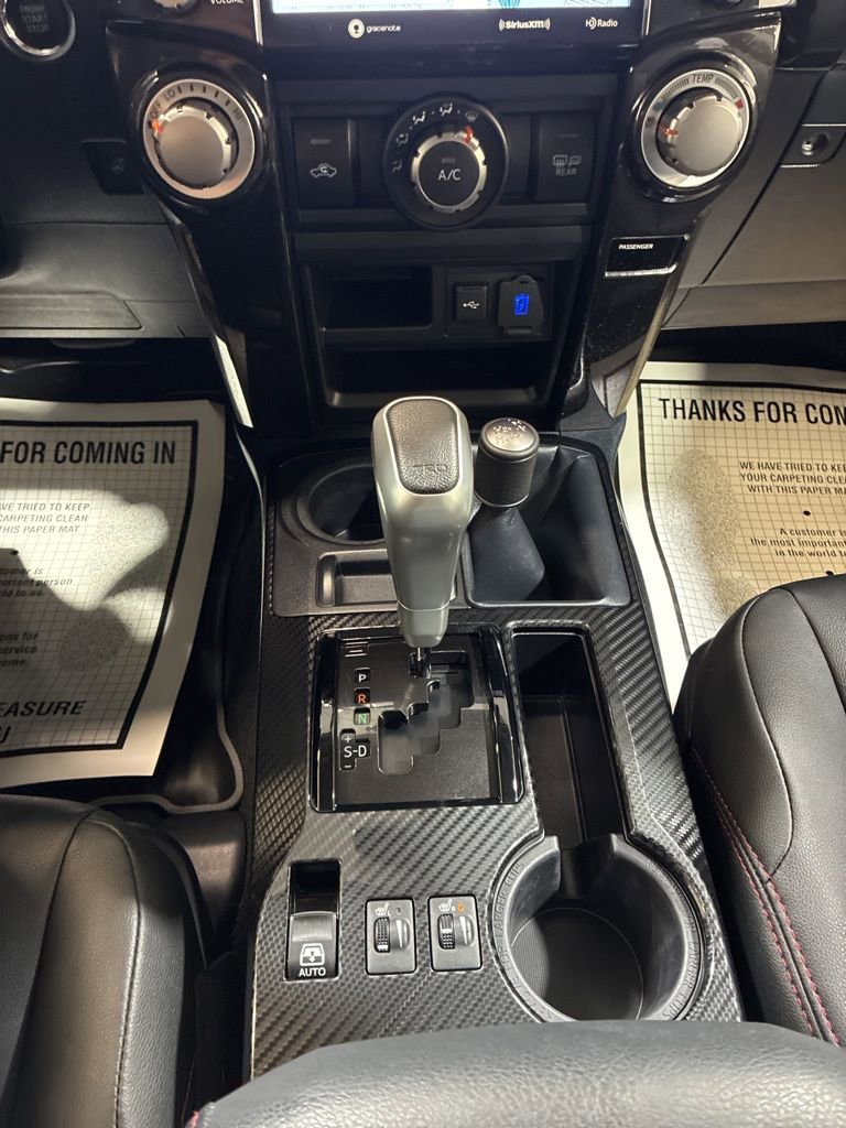 Used 2024 Toyota 4Runner TRD Off-Road Premium AWD/4WD image 32