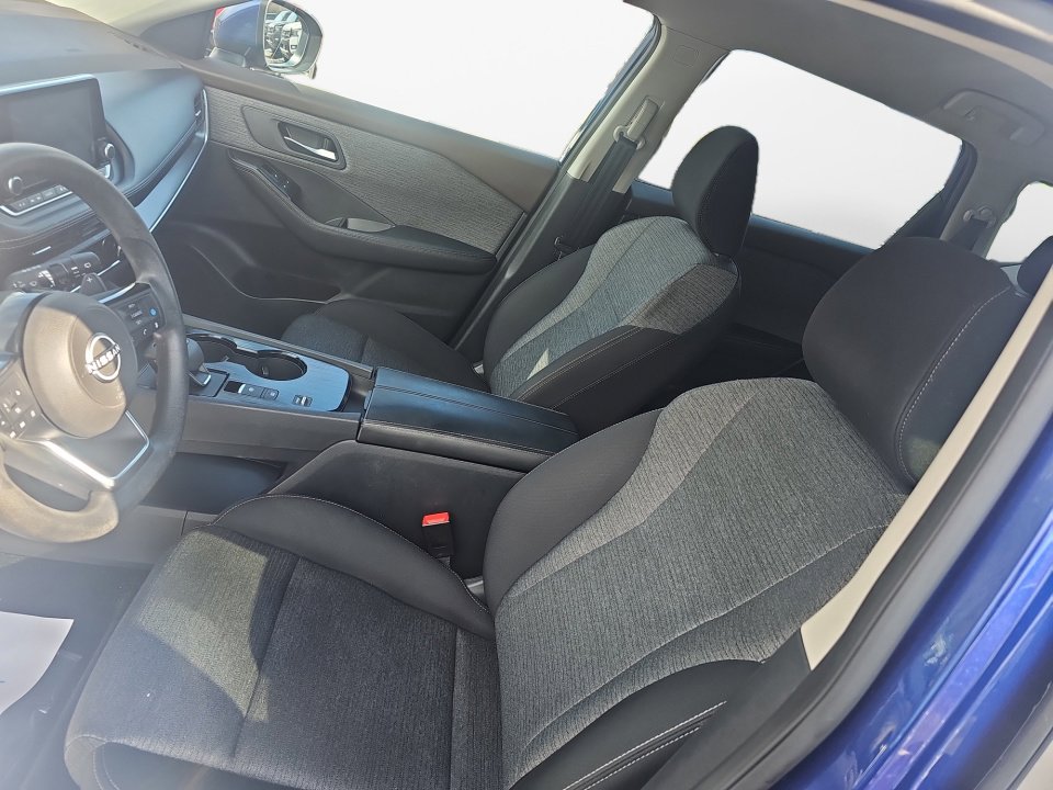 Used 2023 Nissan Rogue SV image 11