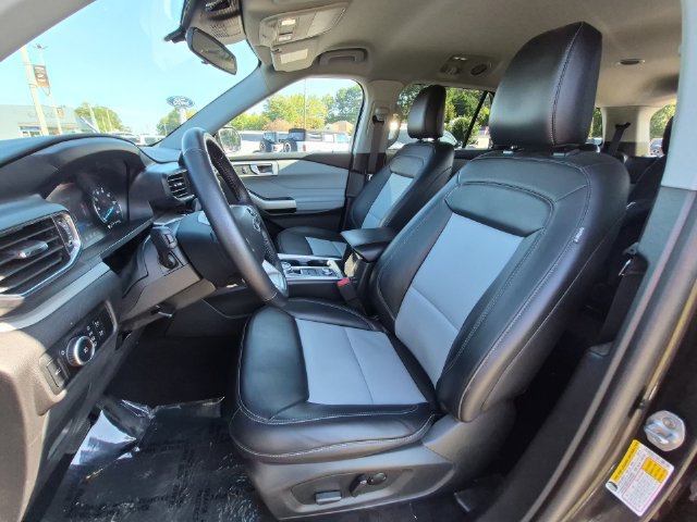 Used 2024 Ford Explorer XLT w/ Equipment Group 202A AWD/4WD image 21