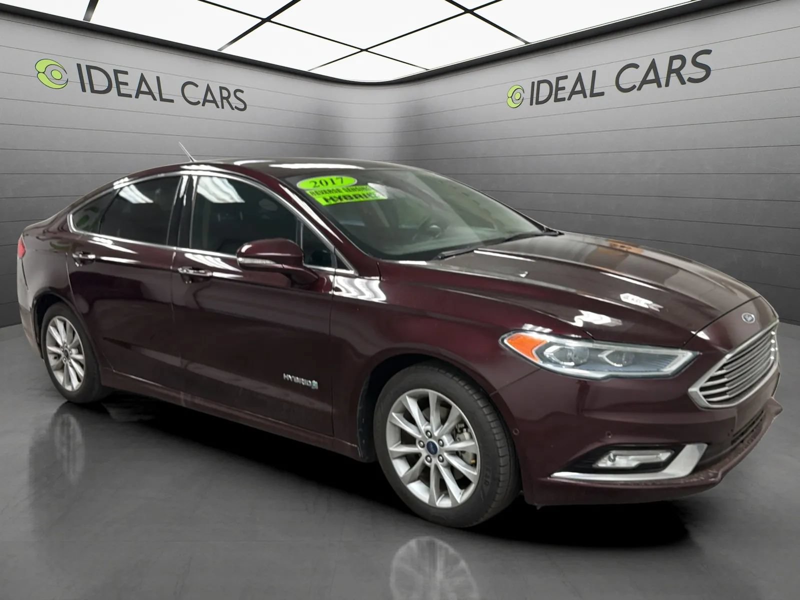 Used 2017 Ford Fusion SE w/ Equipment Group 602A FWD image 3
