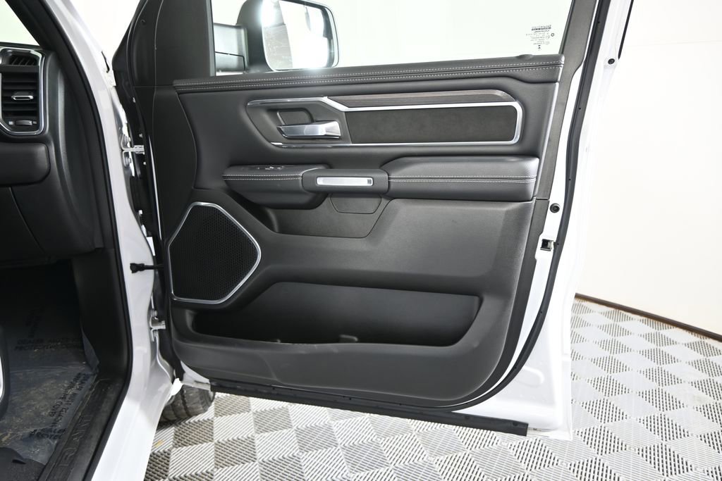 Used 2025 RAM 1500 Laramie AWD/4WD image 13
