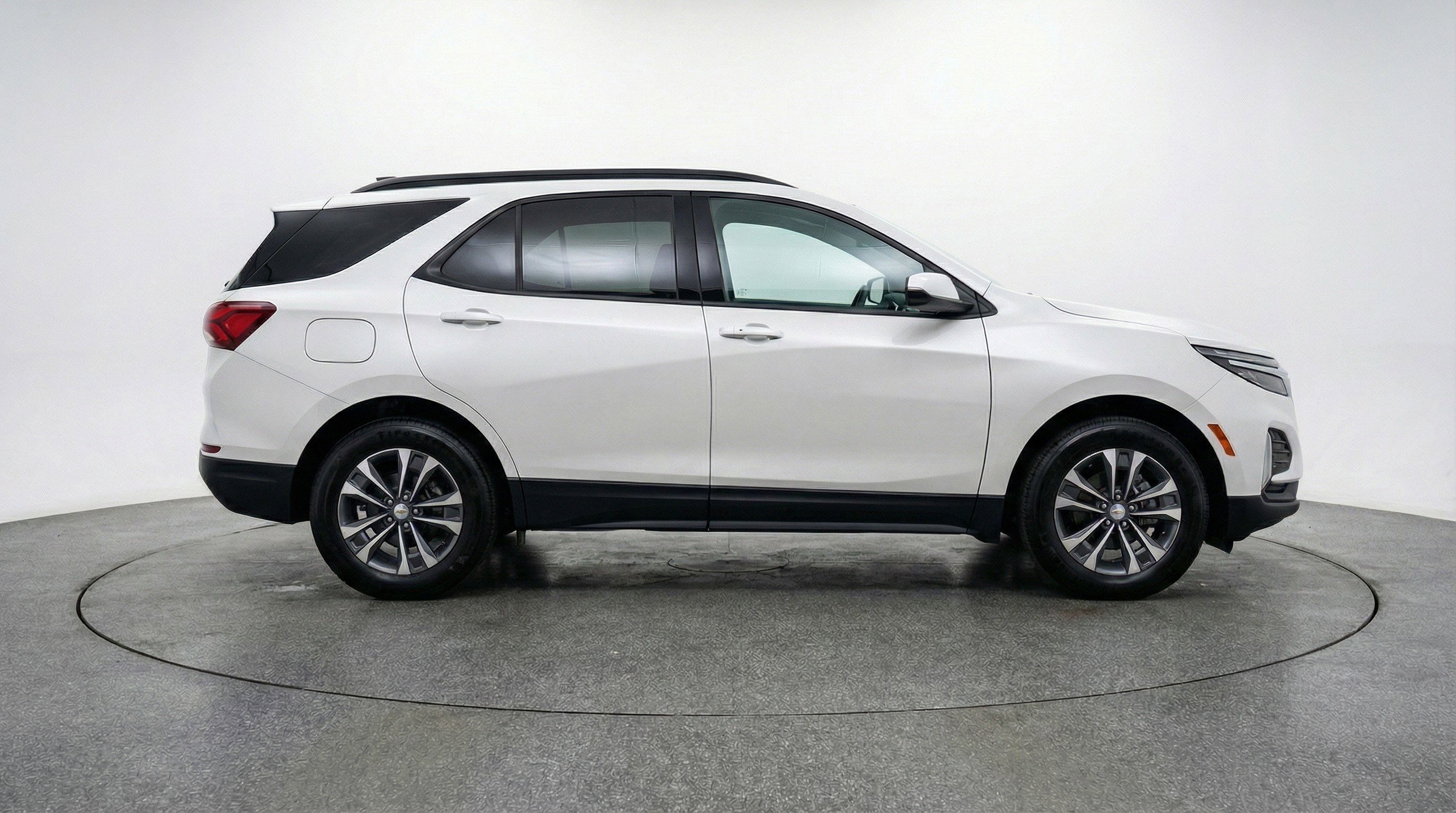 Used 2025 Chevrolet Equinox LT FWD image 11