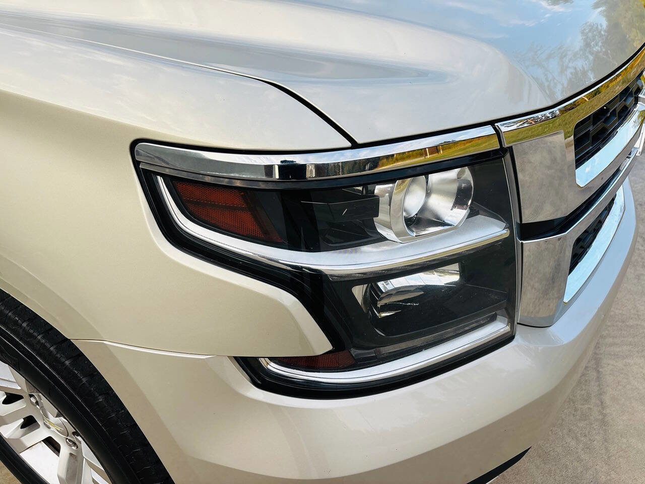 Used 2016 Chevrolet Suburban LT image 9