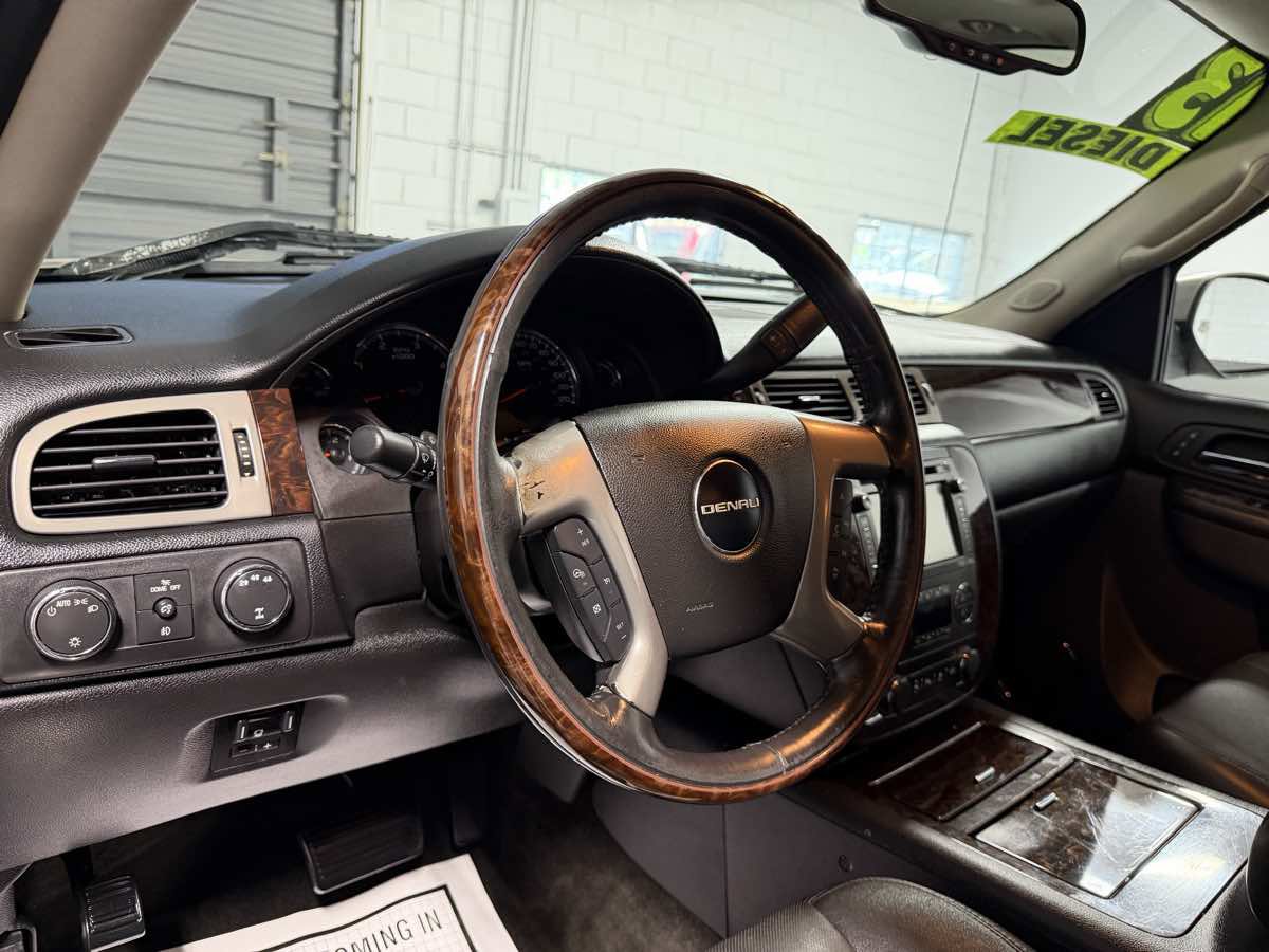 Used 2013 GMC Sierra 2500 Denali w/ Suspension Package, Off-Road AWD/4WD image 14