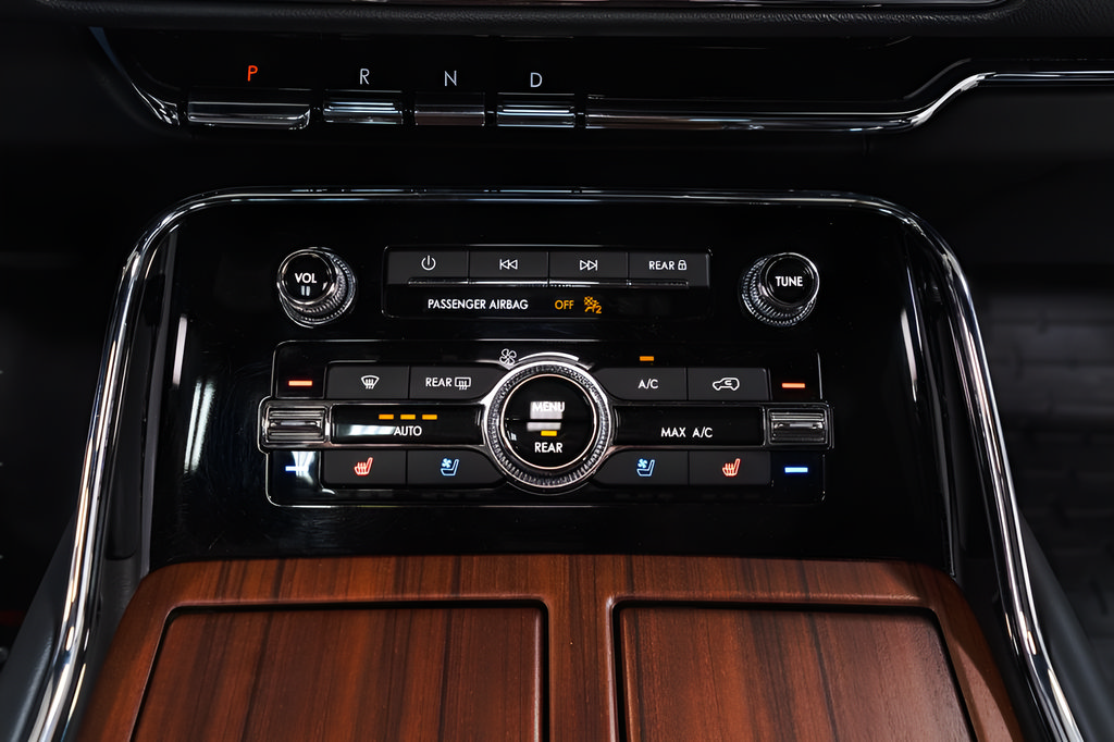 Used 2023 Lincoln Navigator Reserve AWD/4WD image 16