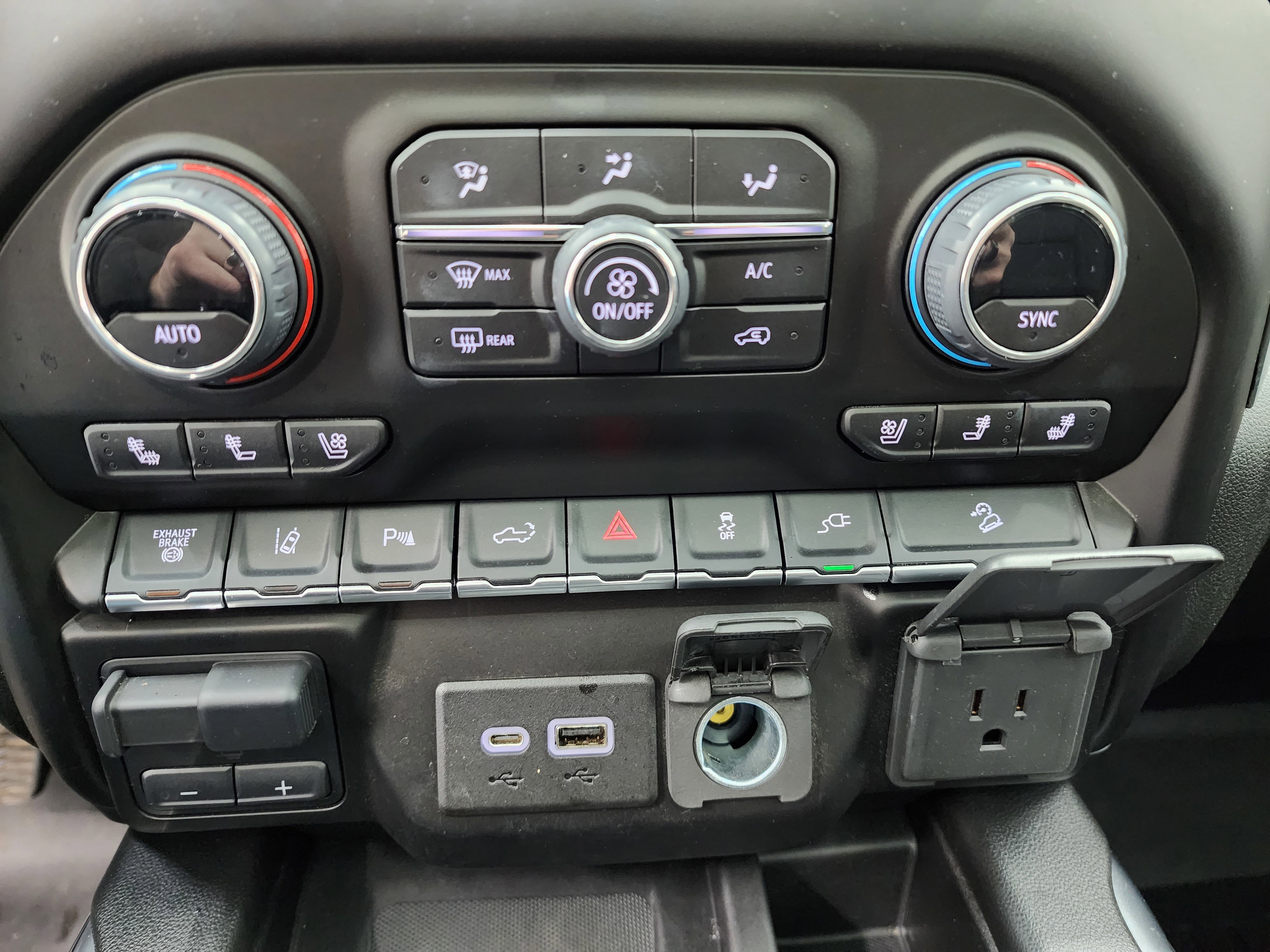 Used 2023 Chevrolet Silverado 2500 LTZ w/ LTZ Plus Package AWD/4WD image 59