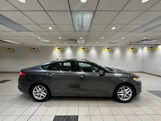 Used 2016 Ford Fusion SE FWD image 3