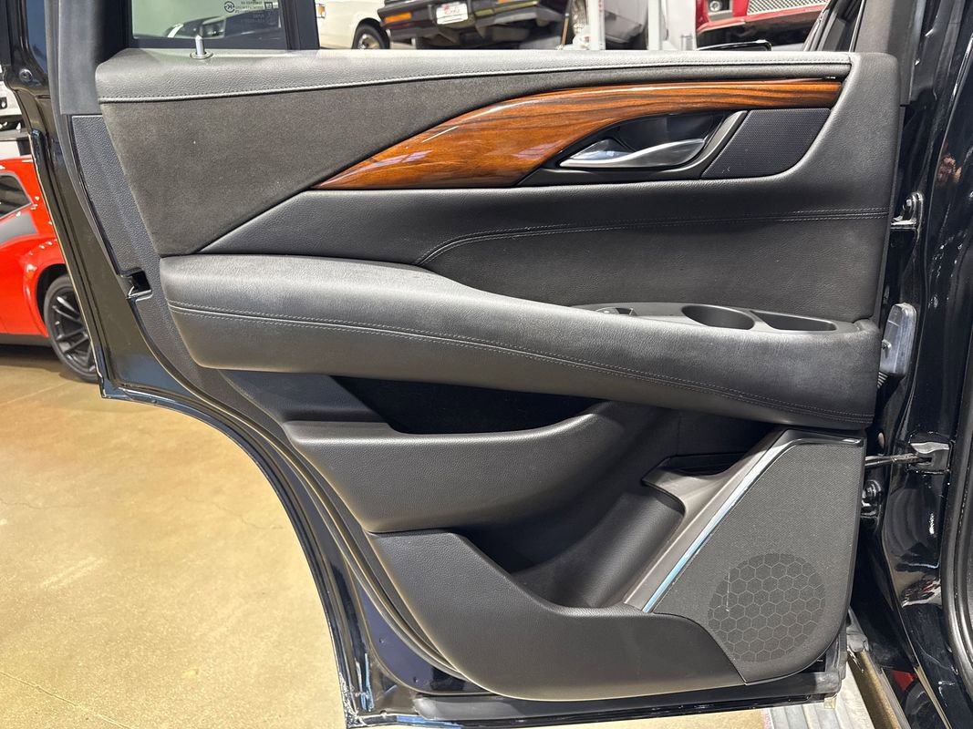 Used 2015 Cadillac Escalade Premium image 91