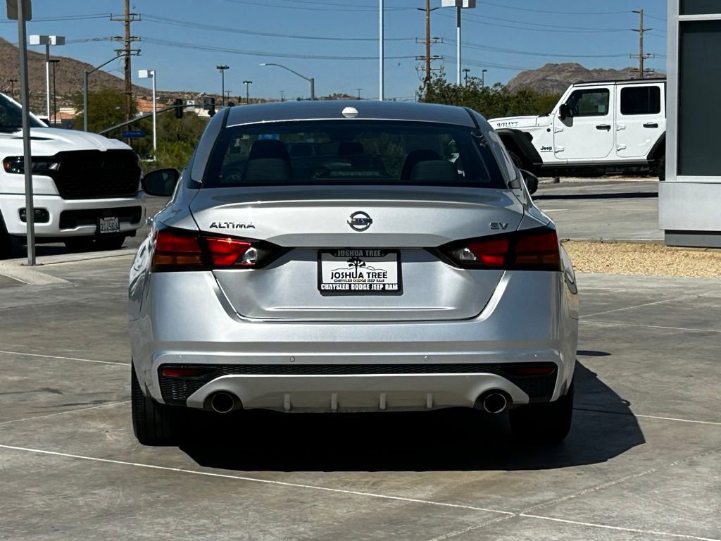 Used 2022 Nissan Altima 2.5 SV w/ SV Premium Package FWD image 7