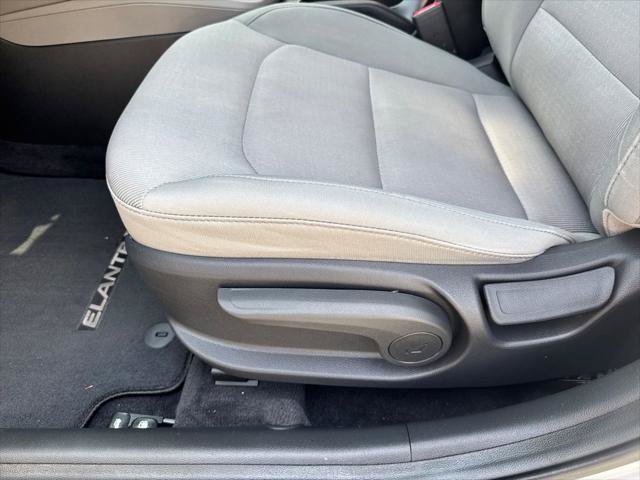 Used 2017 Hyundai Elantra SE w/ SE A/T Tech Package 03 FWD image 14
