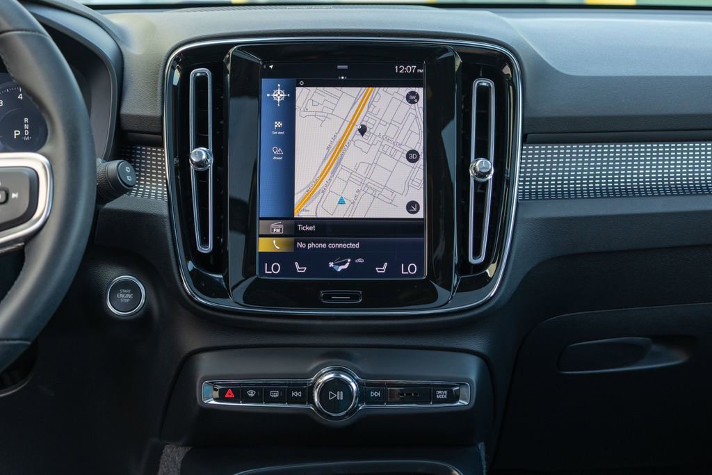 Used 2022 Volvo XC40 T5 R-Design image 17